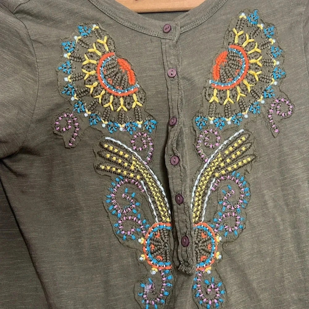AKEMI + KIN Anthropologie Embroidered Henley Top Boho Olive Green S
